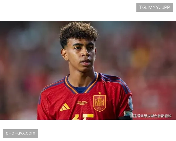 哈维·西蒙斯租借加盟巴黎圣日耳曼，重返法国赛场迎接新挑战