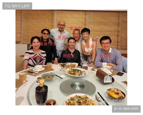 吕小军训练完啃鸡腿的样子，真不像快40的人